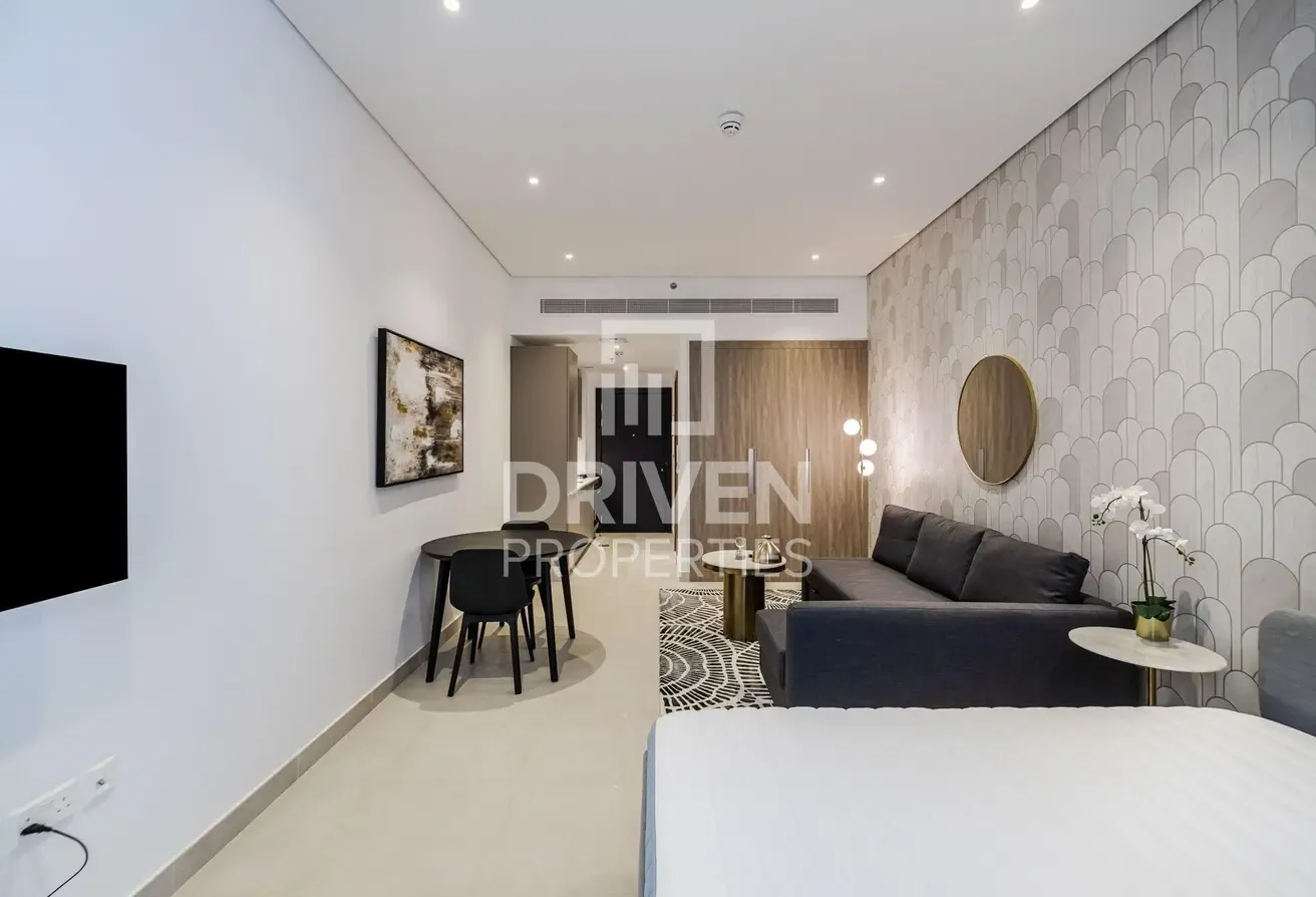 Spacious and Bright Apt | Ready to Move In