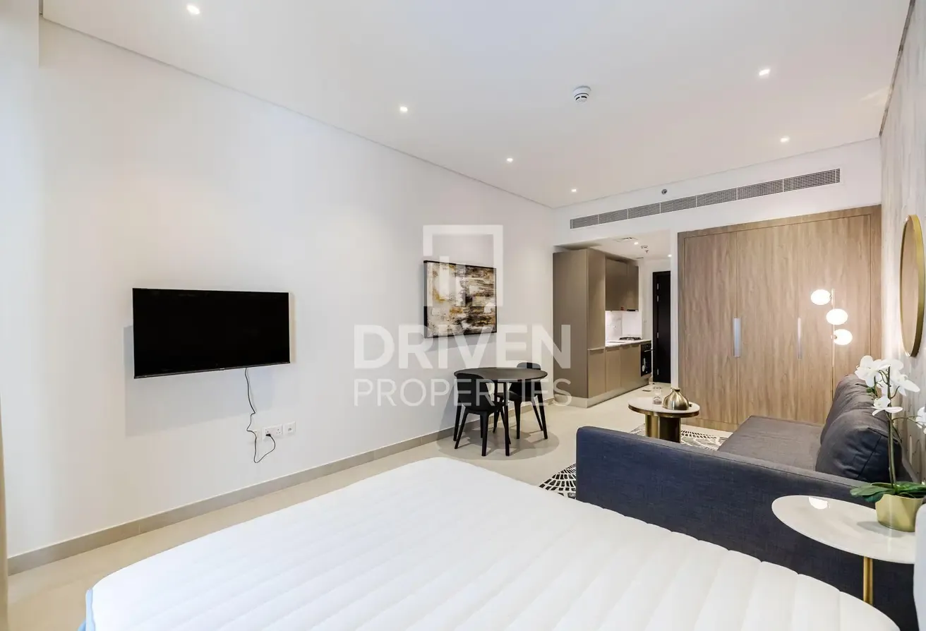 Spacious and Bright Apt | Ready to Move In
