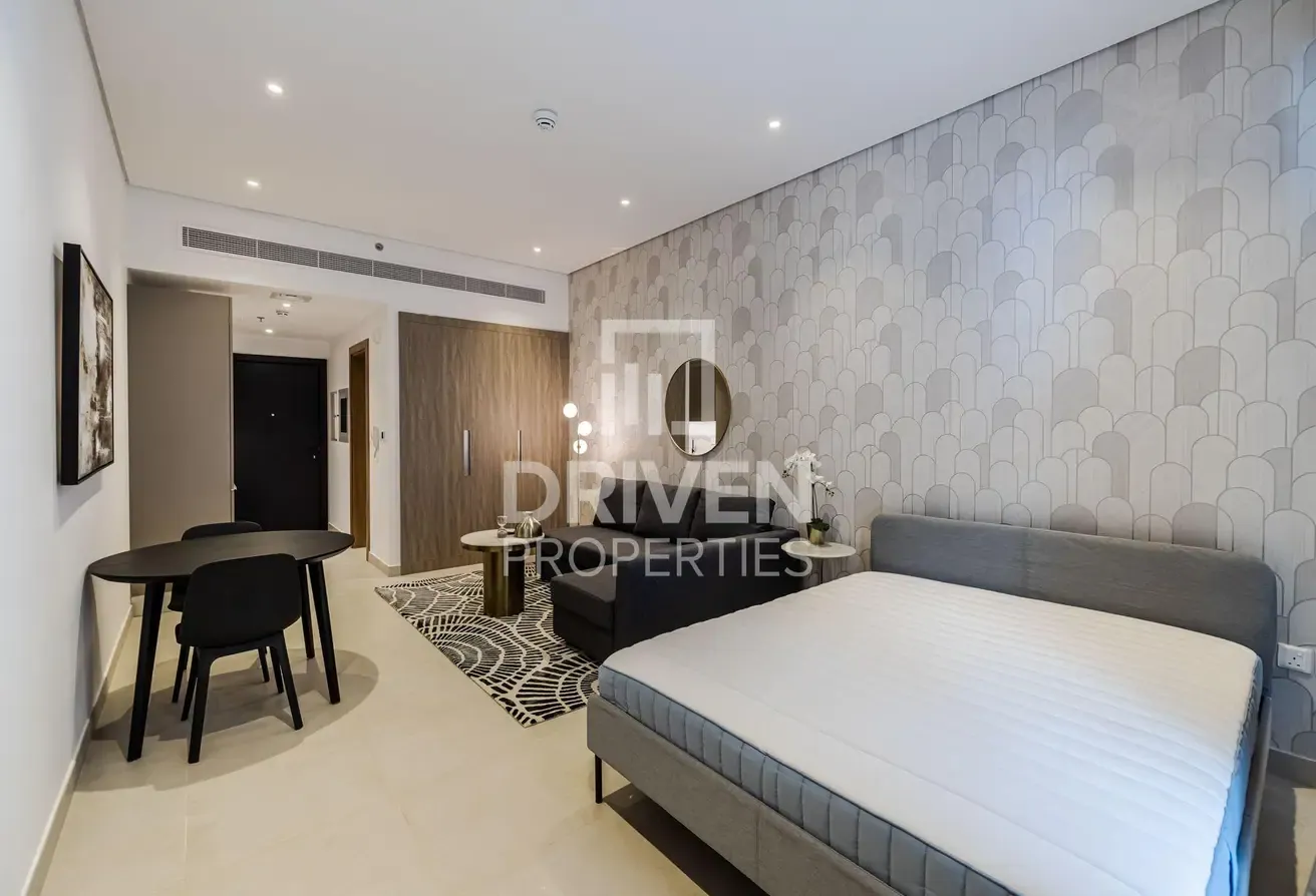 Spacious and Bright Apt | Ready to Move In