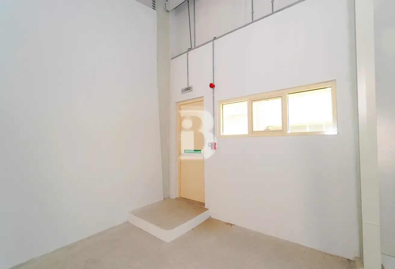 Warehouse Compound|DIP2 (13% Gross Roi (No Agents)