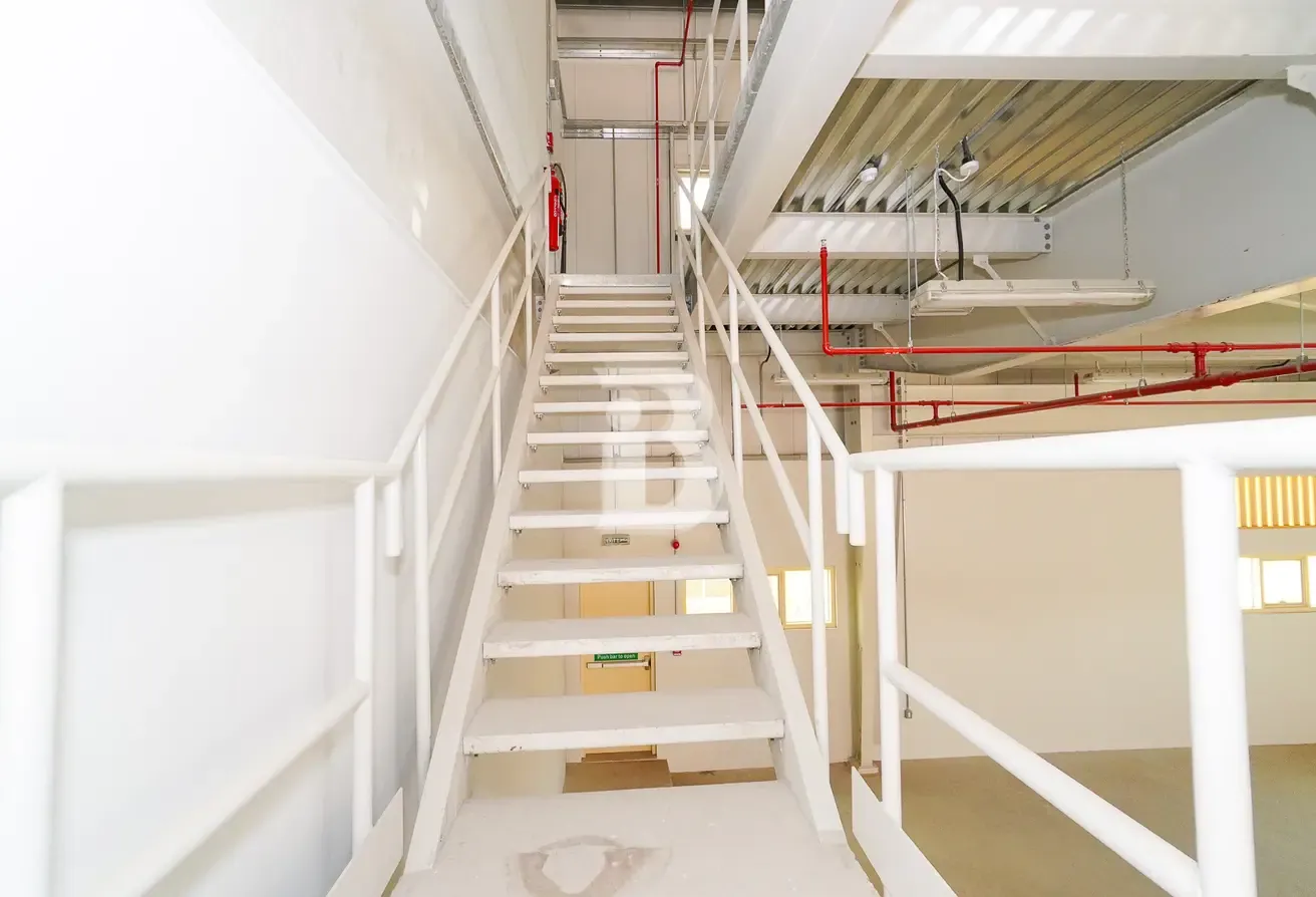 Warehouse Compound|DIP2 (13% Gross Roi (No Agents)