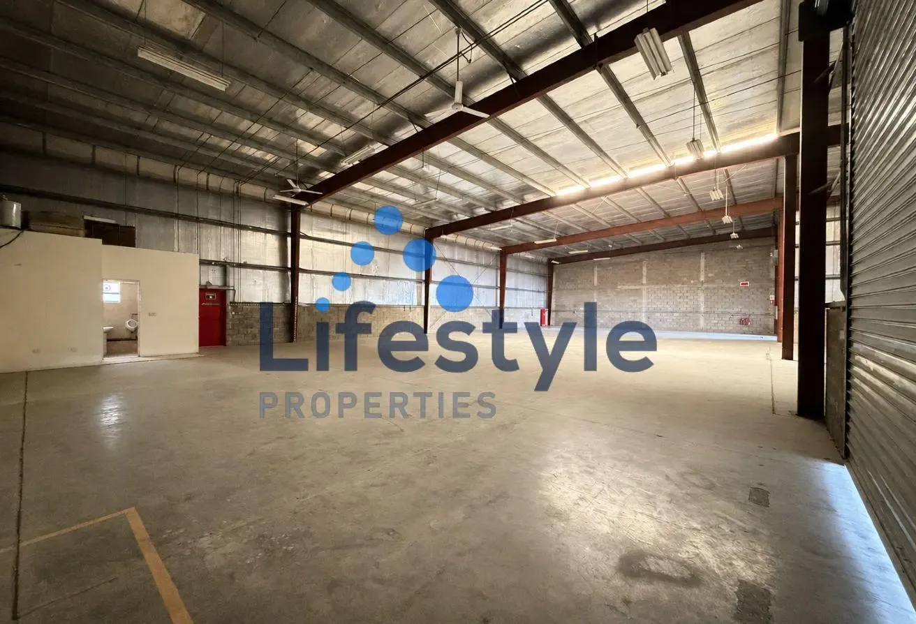 Premium Warehouse | Vacant | 3 Entrance