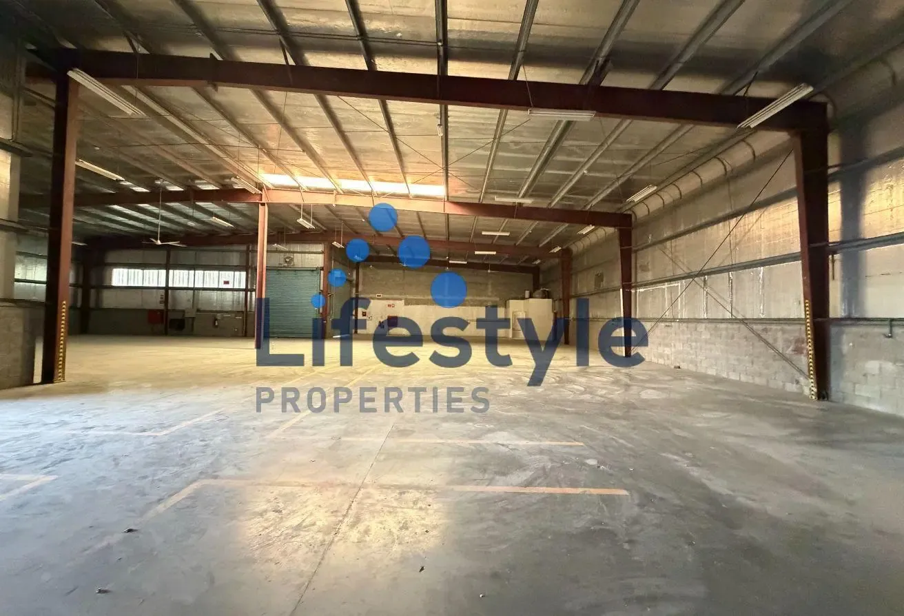 Premium Warehouse | Vacant | 3 Entrance