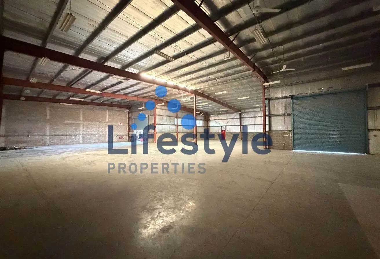 Premium Warehouse | Vacant | 3 Entrance