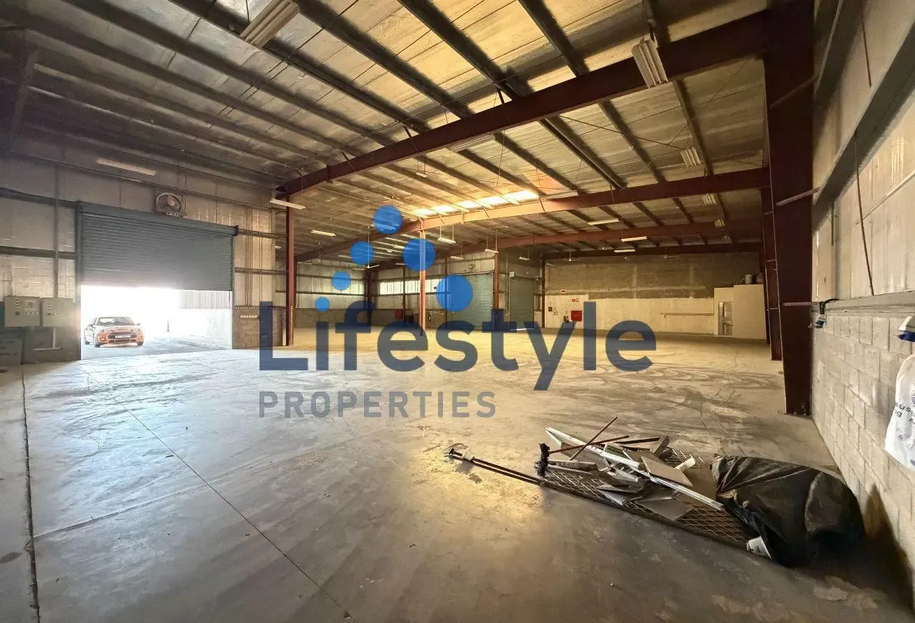 Premium Warehouse | Vacant | 3 Entrance