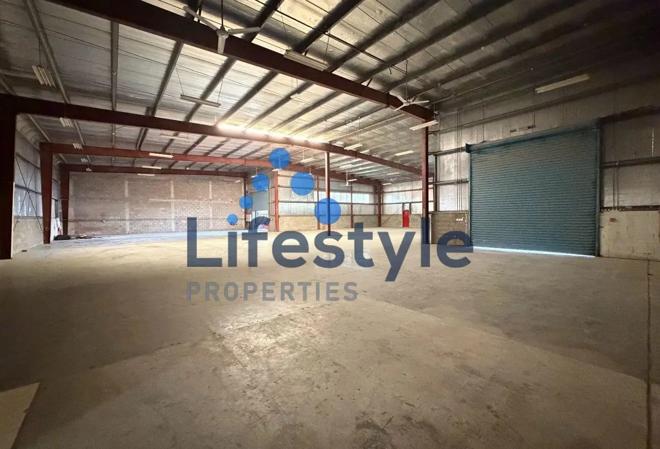 Premium Warehouse | Vacant | 3 Entrance