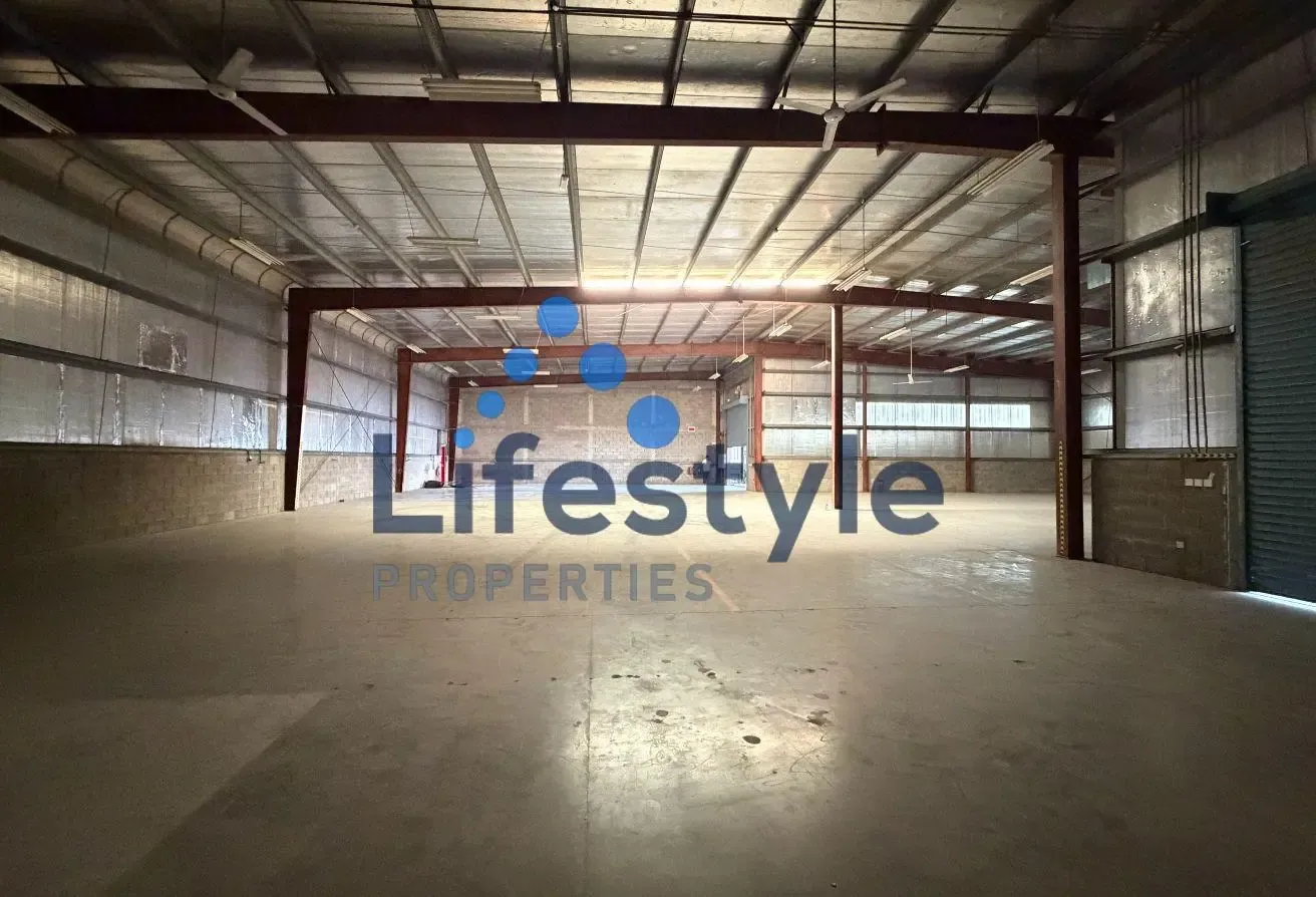 Premium Warehouse | Vacant | 3 Entrance