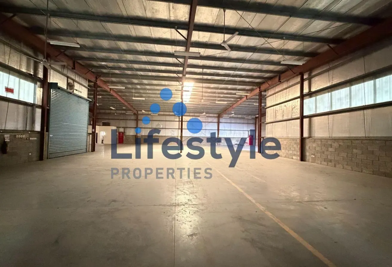 Premium Warehouse | Vacant | 3 Entrance