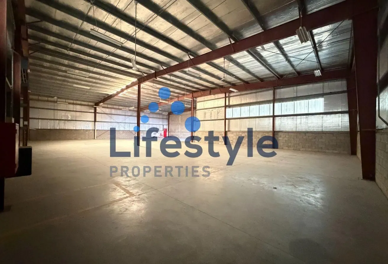 Premium Warehouse | Vacant | 3 Entrance