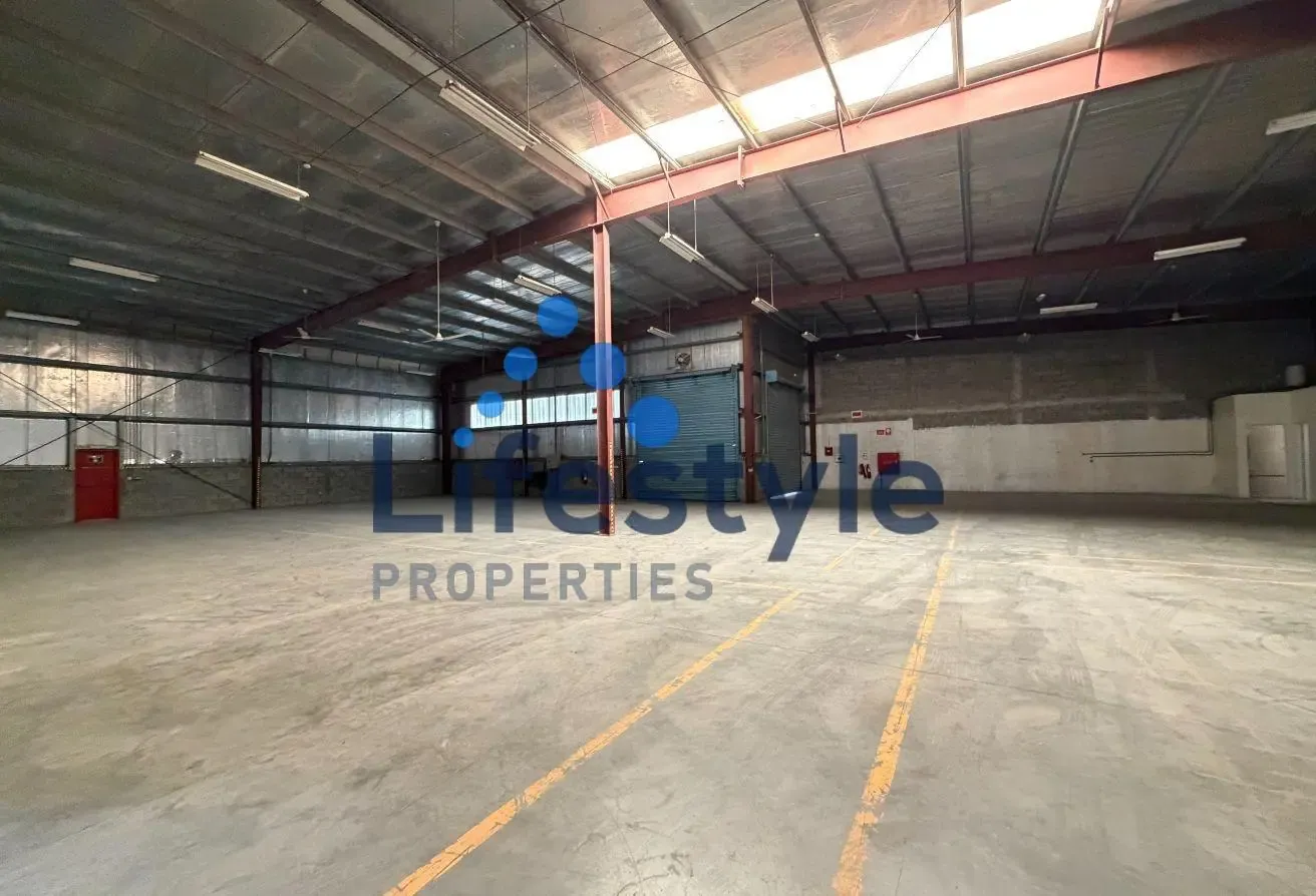 Premium Warehouse | Vacant | 3 Entrance