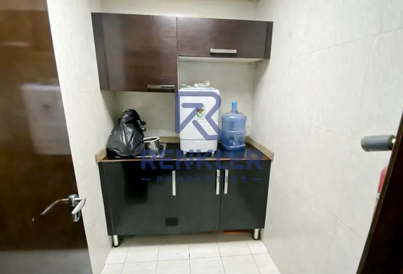 Furnished | Partitioned | High Floor | Close Metro
