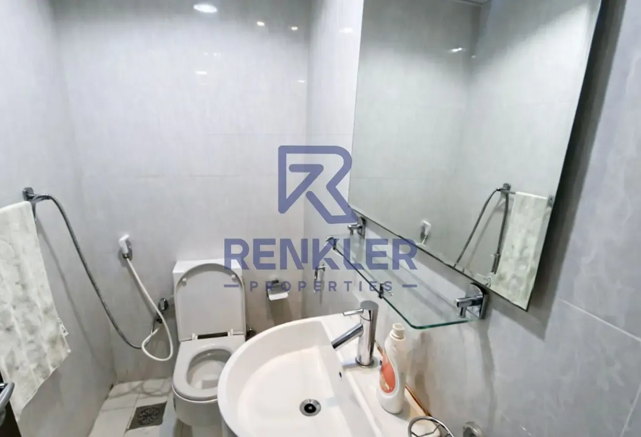 Furnished | Partitioned | High Floor | Close Metro