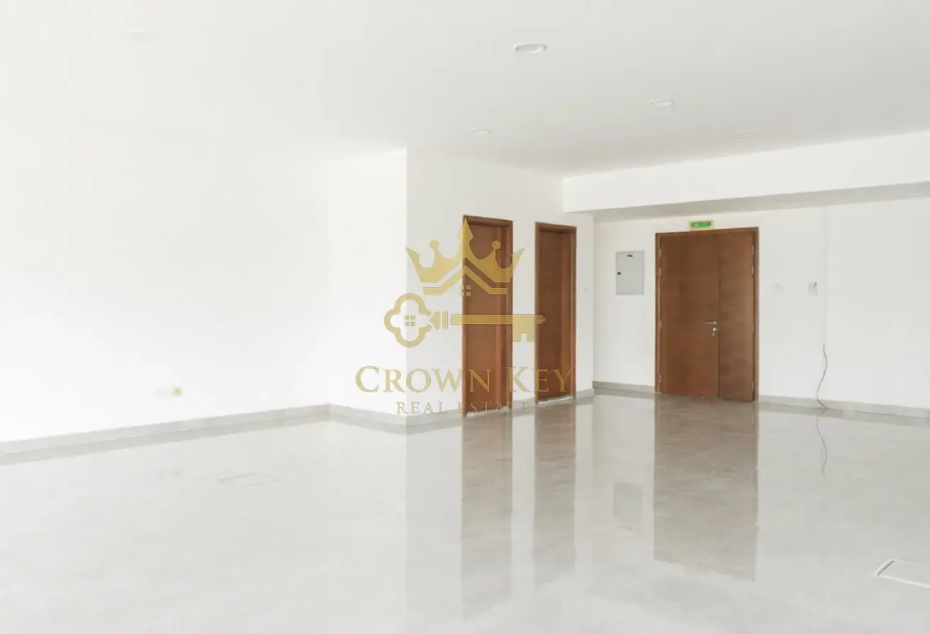 Fitted Office | 2 Parking | Pantry & Kitchen