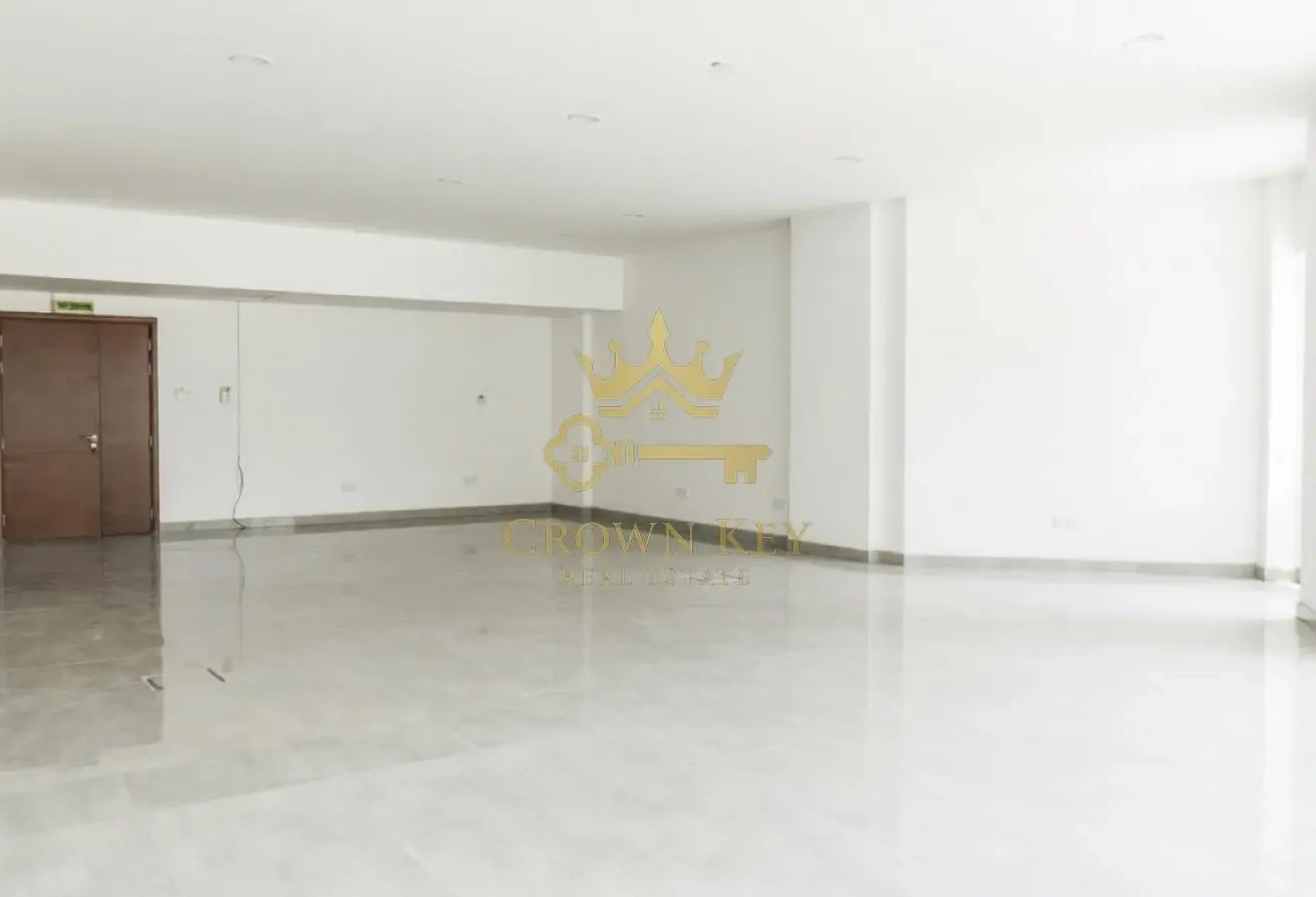 Fitted Office | 2 Parking | Pantry & Kitchen