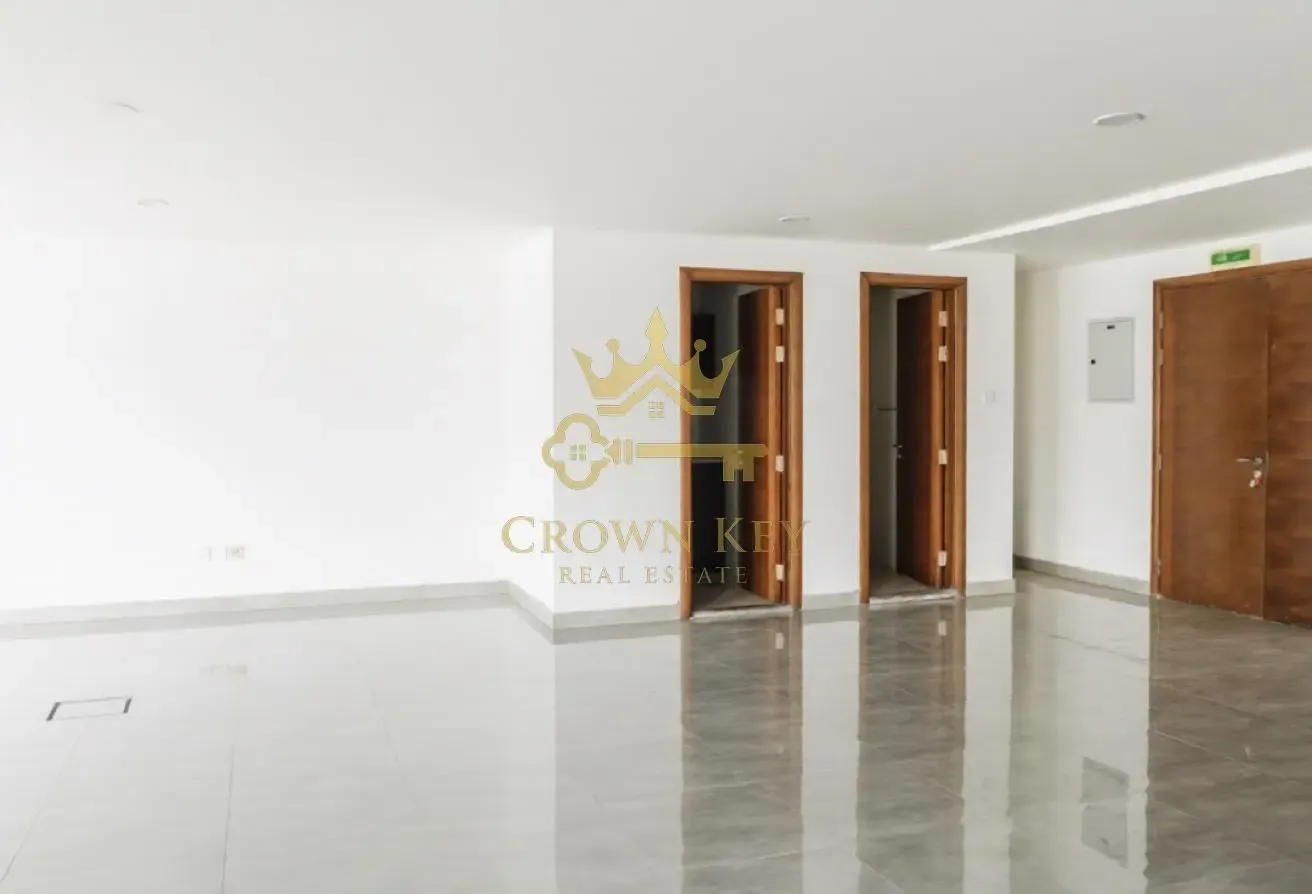 Fitted Office | 2 Parking | Pantry & Kitchen