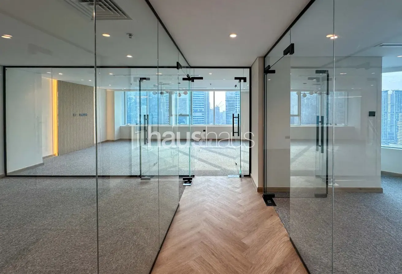 Premium Fitout | Close To Metro | Vacant