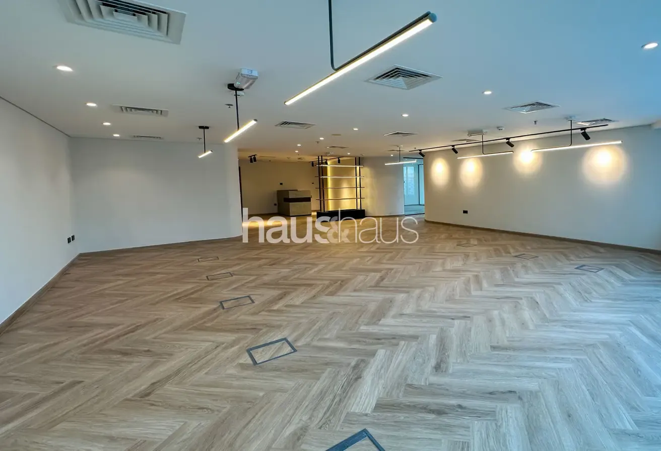 Premium Fitout | Close To Metro | Vacant