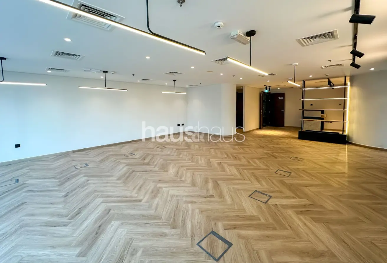 Premium Fitout | Close To Metro | Vacant