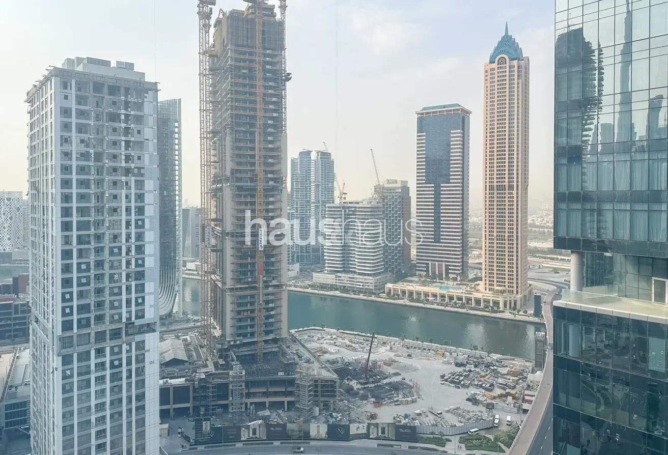 Premium Fitout | Close To Metro | Vacant