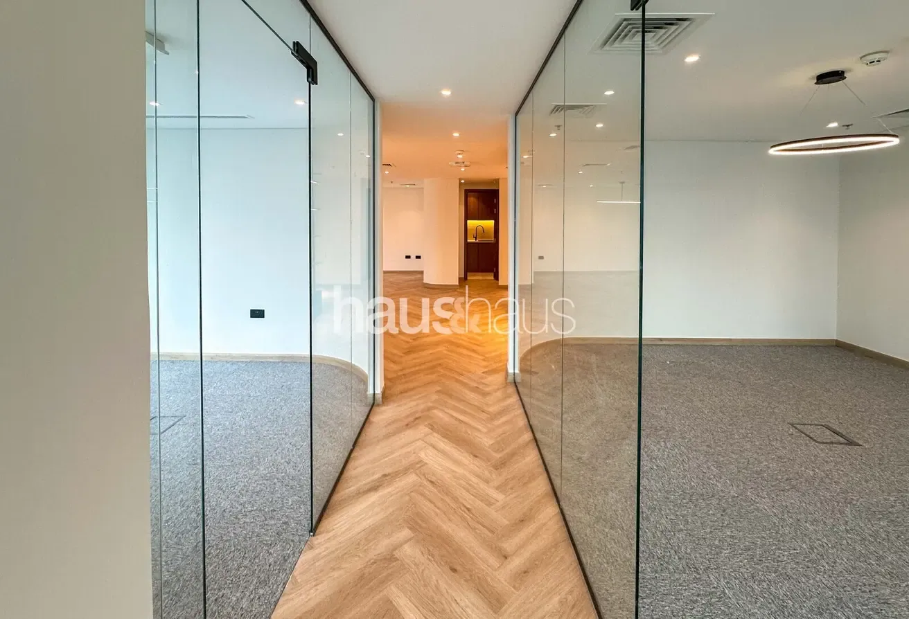 Premium Fitout | Close To Metro | Vacant