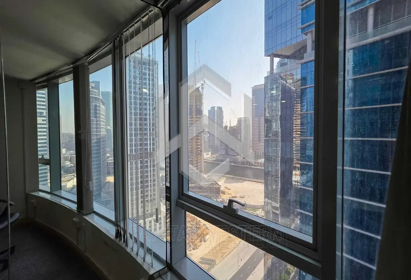 FULL FLOOR FOR SALE IN BUSINESS BAY | RENTED