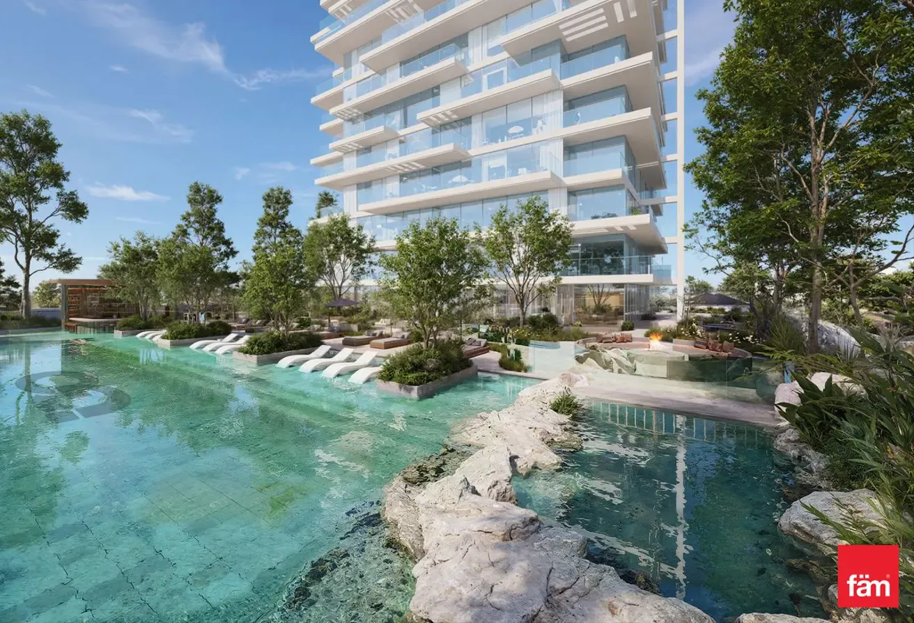 Crystal Lagoon View | Exclusive Offices