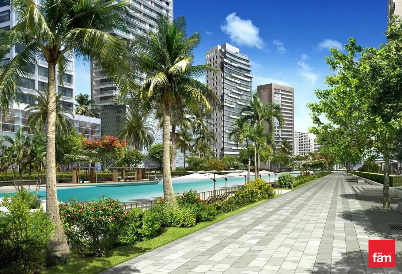Crystal Lagoon View | Exclusive Offices