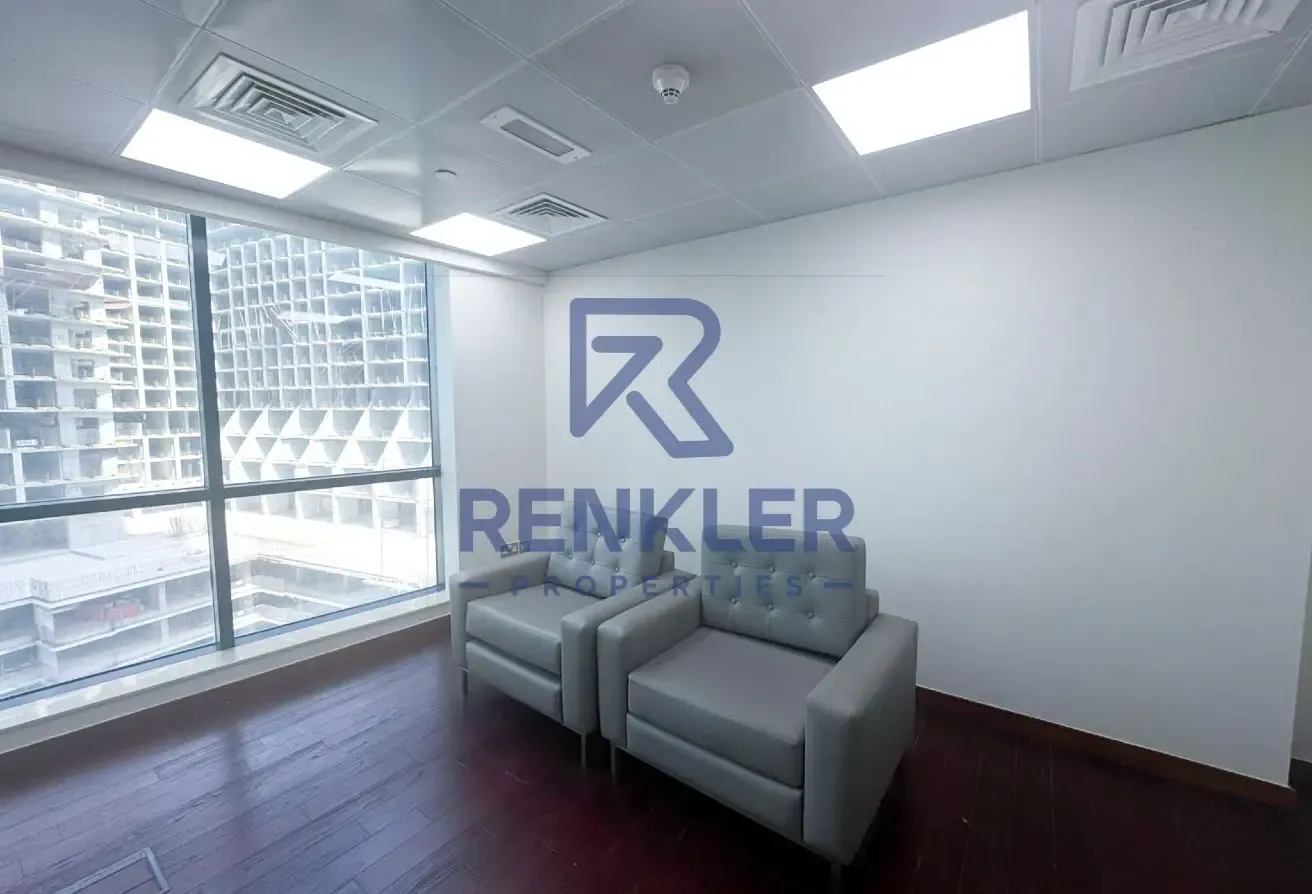 Vacant | Partitioned | Close To Metro | Furnished