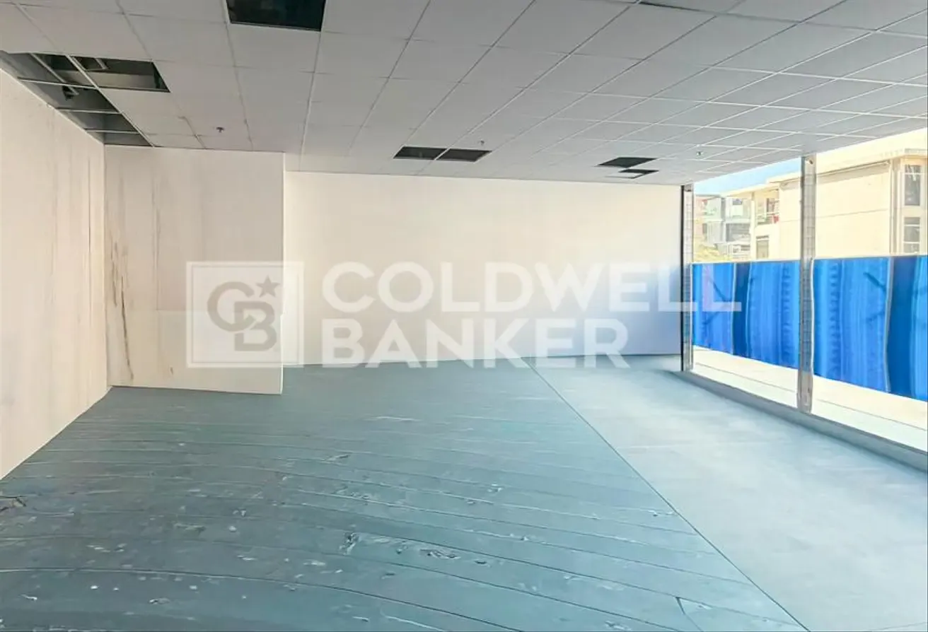 Fully Fitted Showroom |Vacant | Ideal for Business