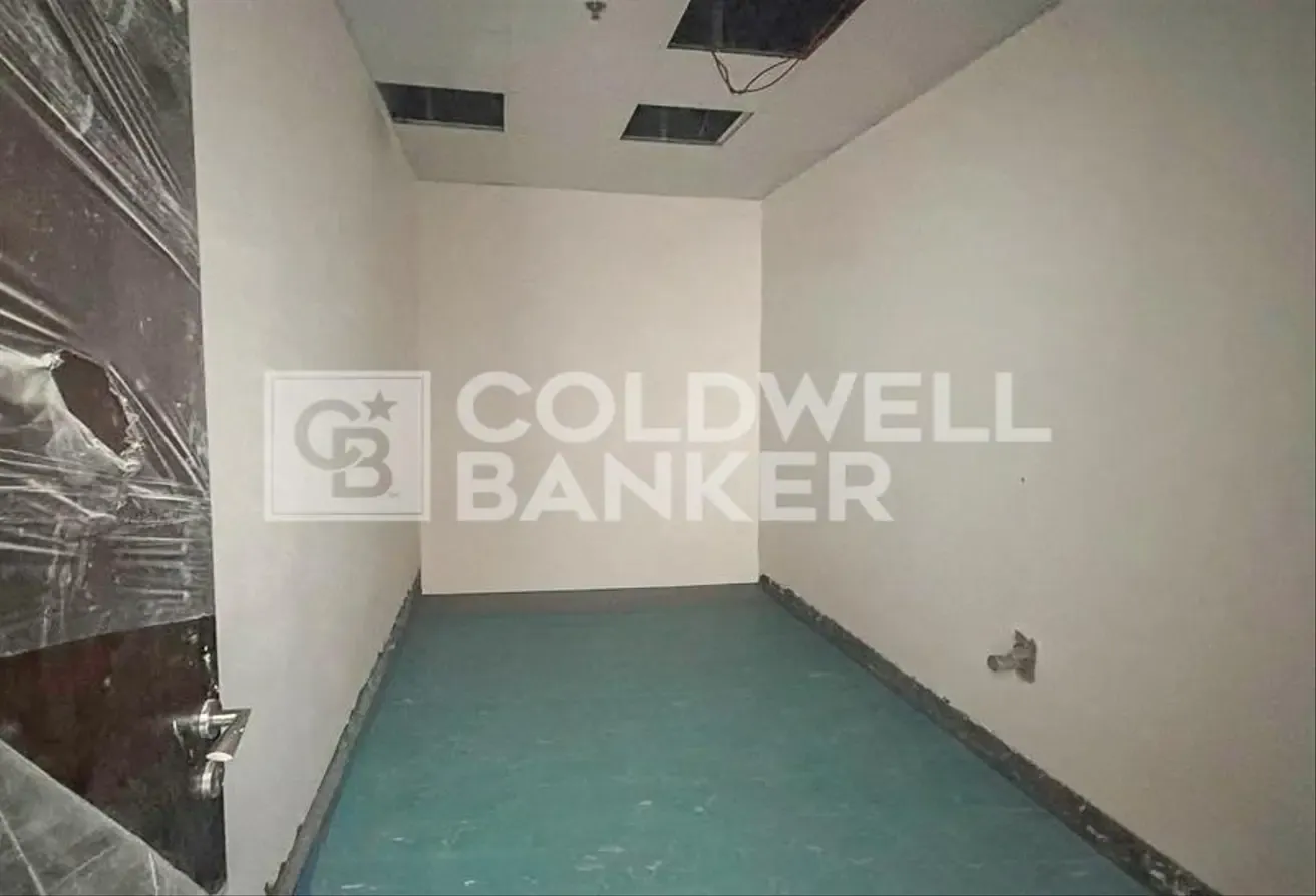 Fully Fitted Showroom |Vacant | Ideal for Business