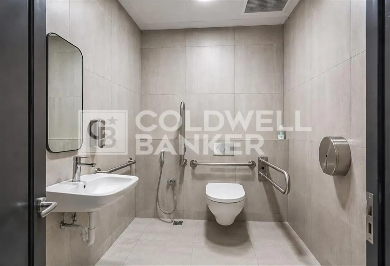 Fully Fitted Showroom |Vacant | Ideal for Business