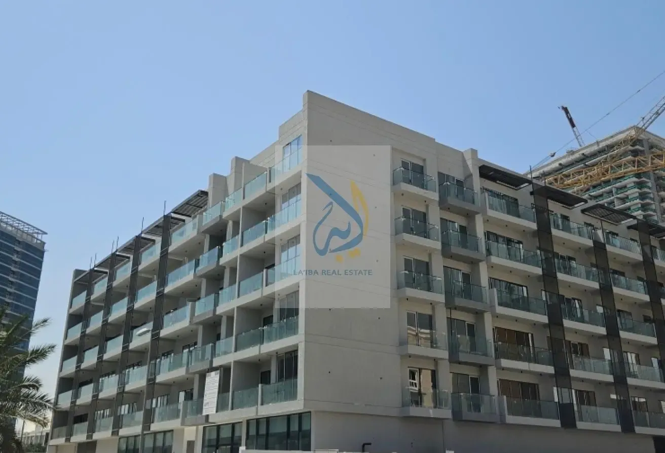 BRAND NEW SPACIOUS SHOWROOM IN JVC PRIME LOCATION