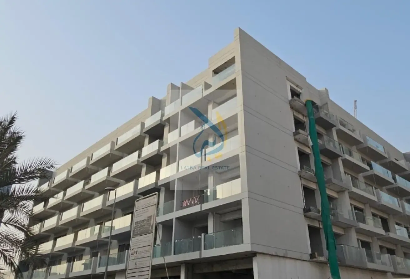BRAND NEW SPACIOUS SHOWROOM IN JVC PRIME LOCATION