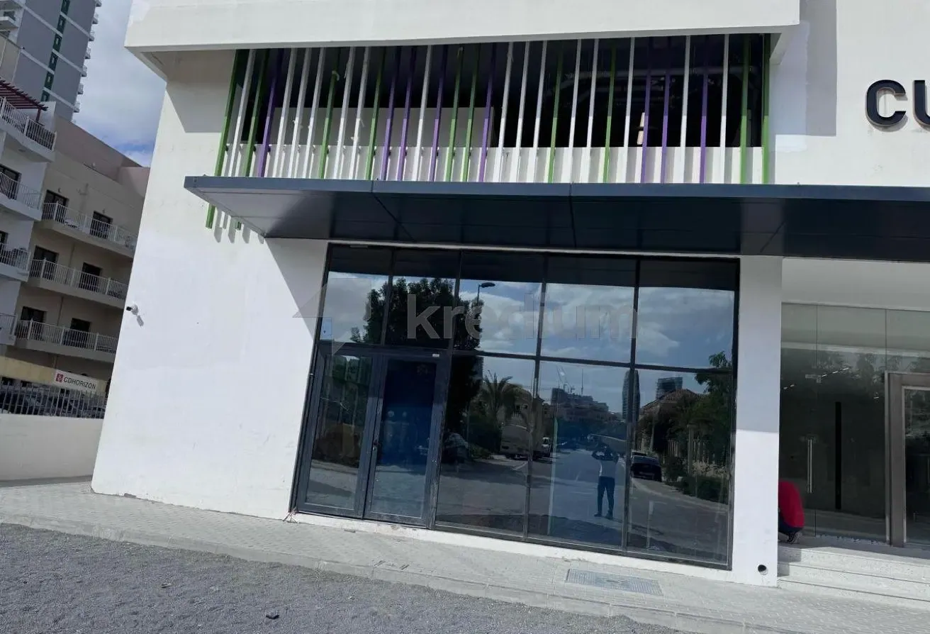 Bright & Spacious Retail Unit | High Visibility