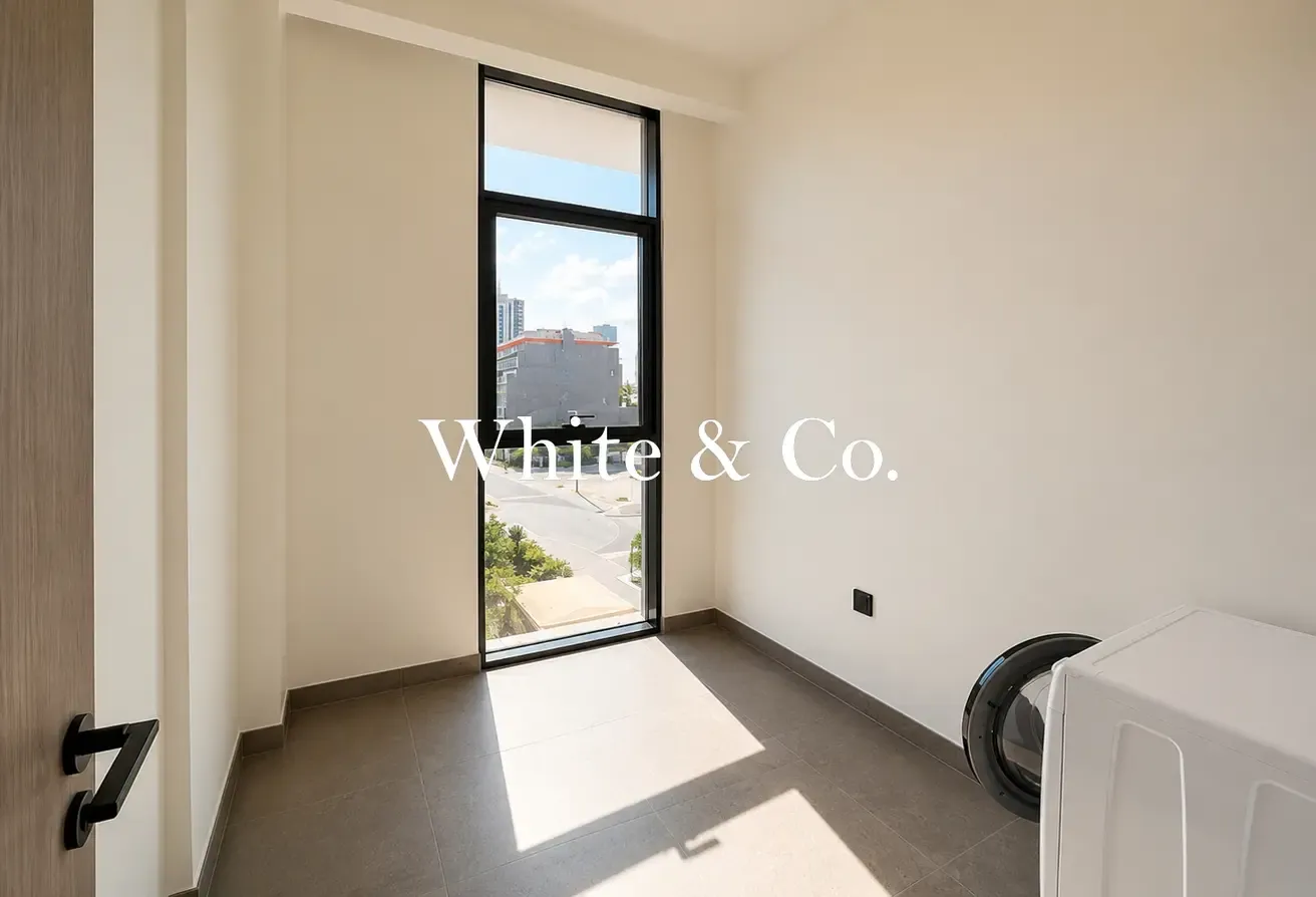 Maids Room With Window | Community Views