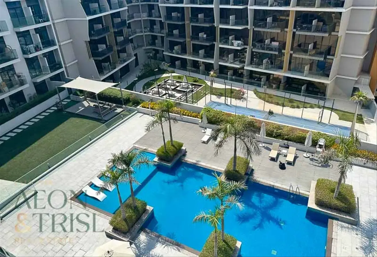 Pool view | Furnished | Top floor