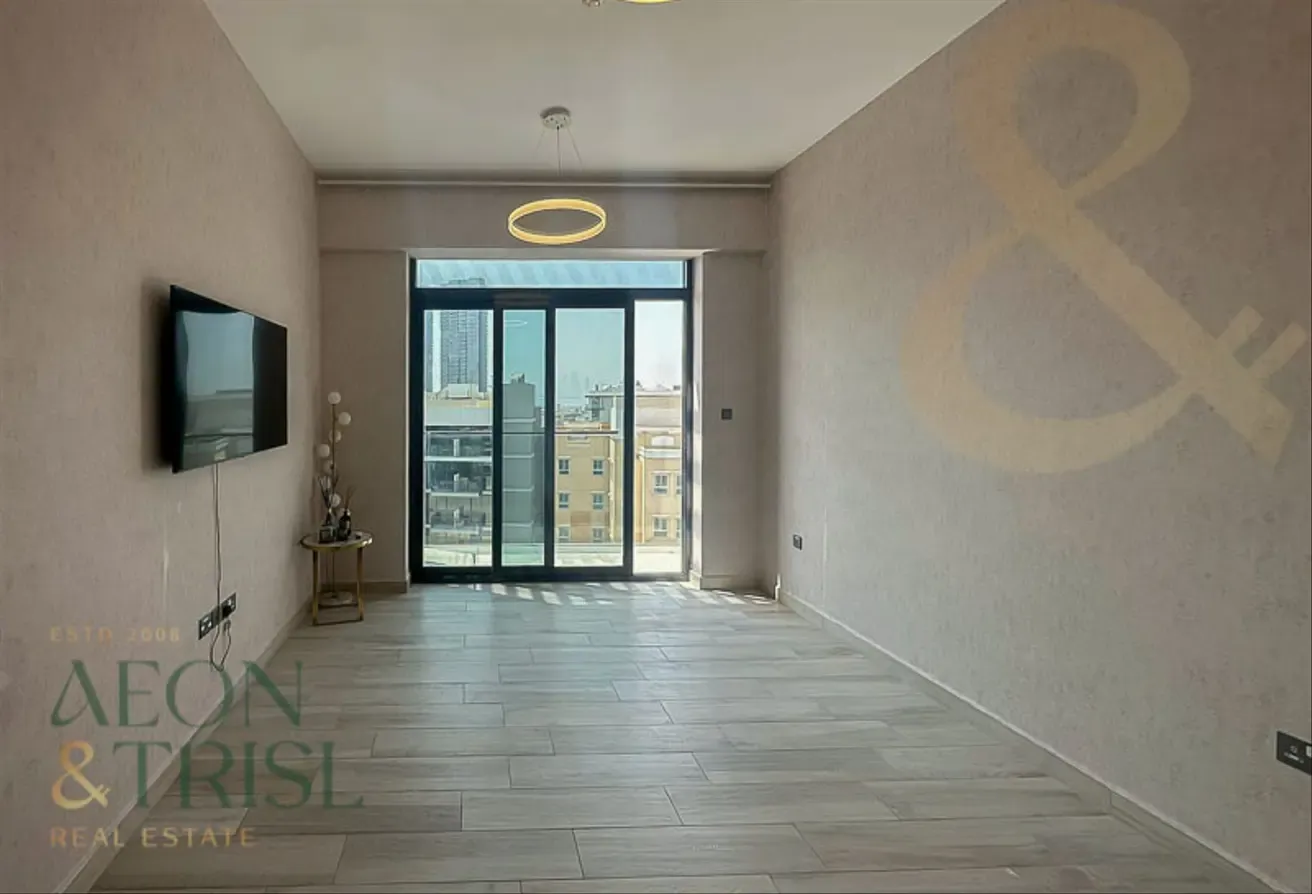 Pool view | Furnished | Top floor