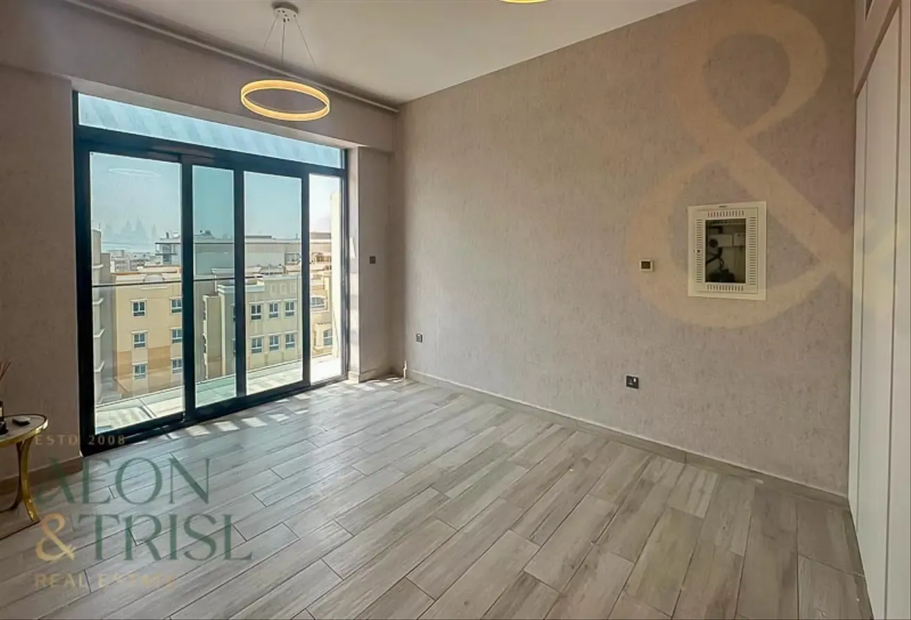 Pool view | Furnished | Top floor