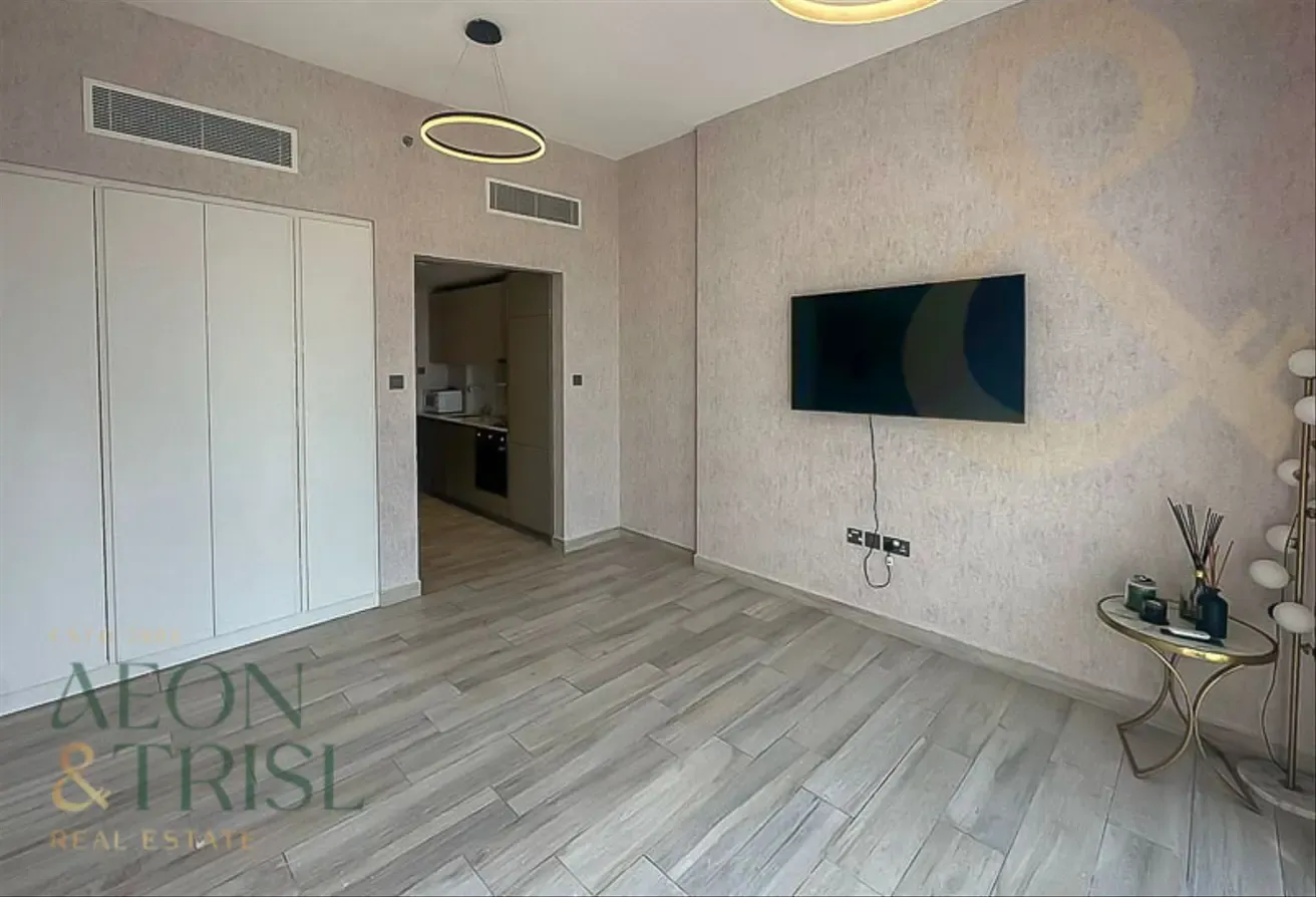 Pool view | Furnished | Top floor