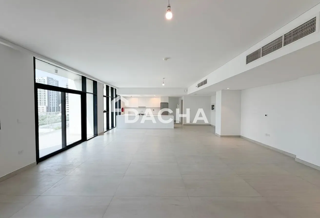 Exclusive | Huge Living | Duplex