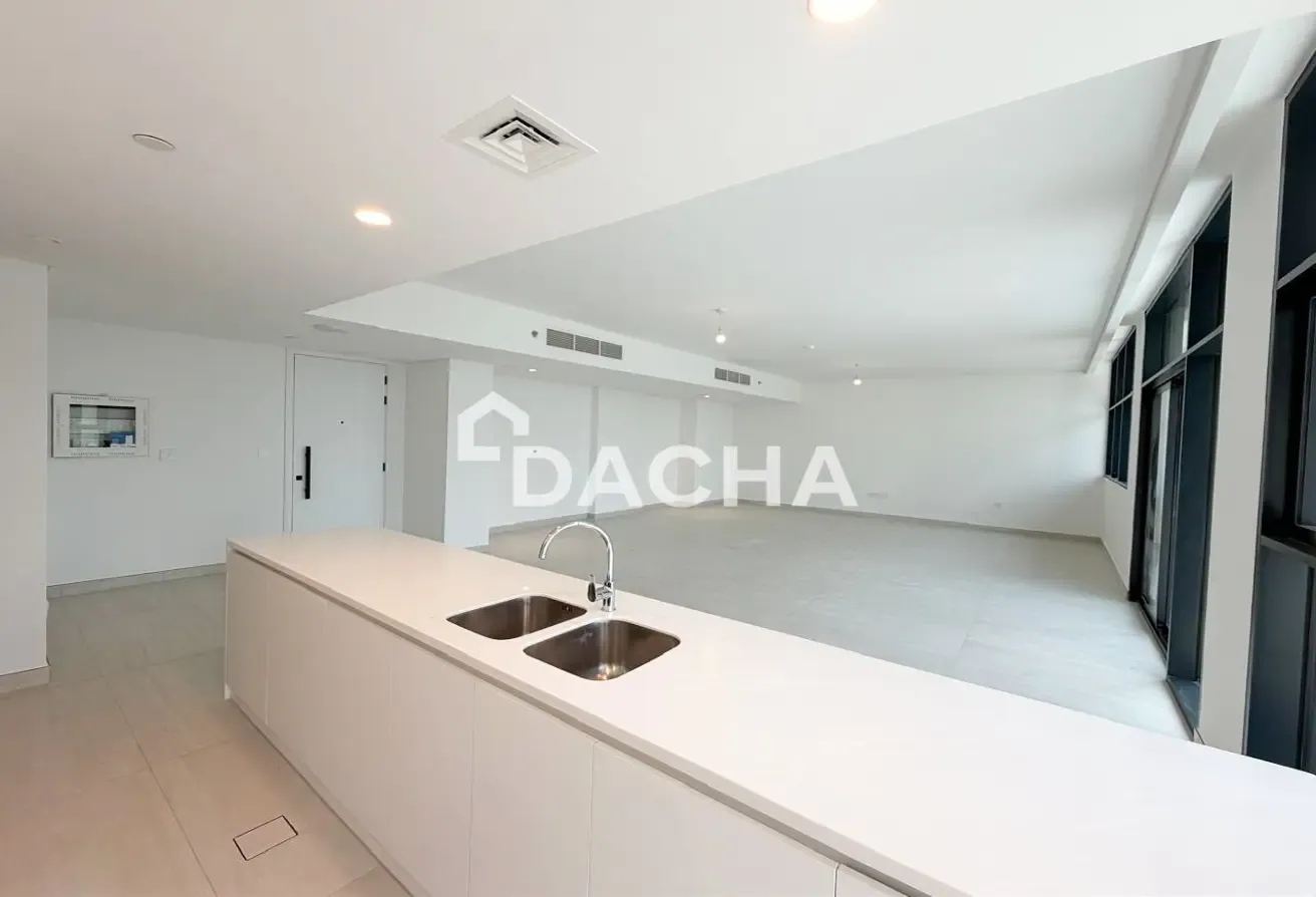 Exclusive | Huge Living | Duplex