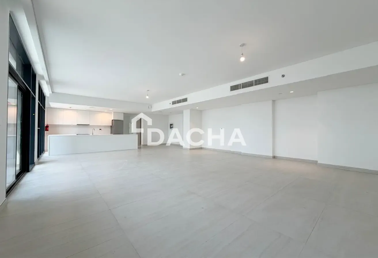 Exclusive | Huge Living | Duplex
