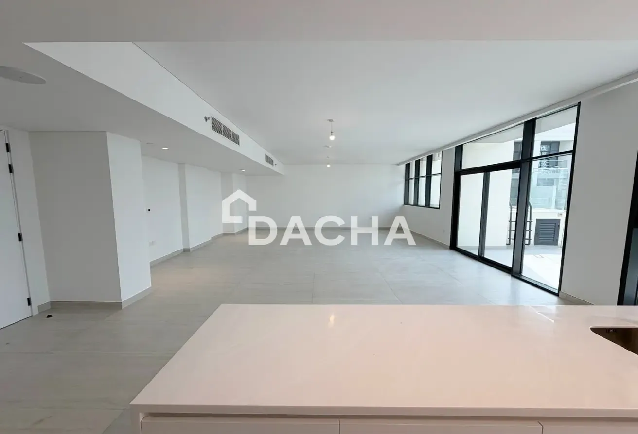 Exclusive | Huge Living | Duplex