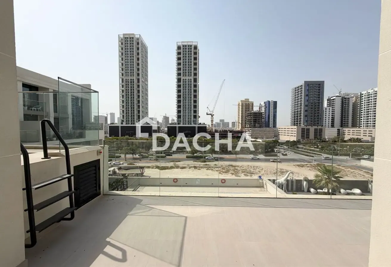 Exclusive | Huge Living | Duplex