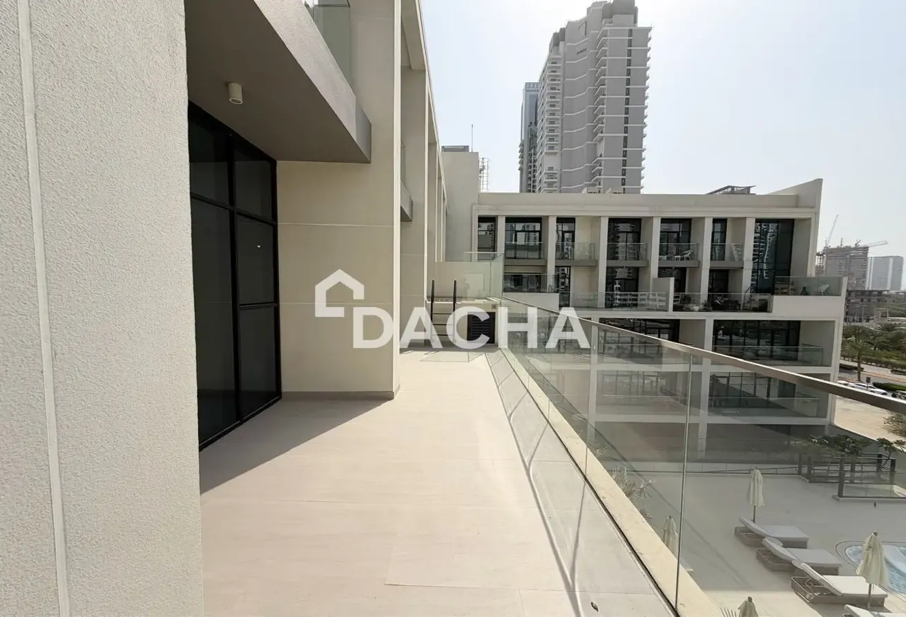 Exclusive | Huge Living | Duplex