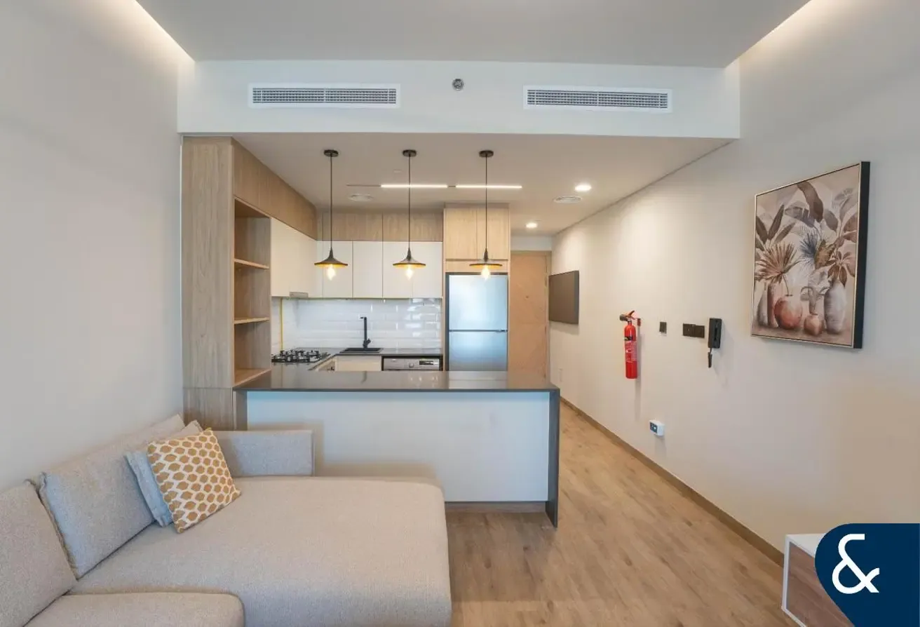 HIGH NET ROI | LARGE STUDIO | AVAILABLE NOW