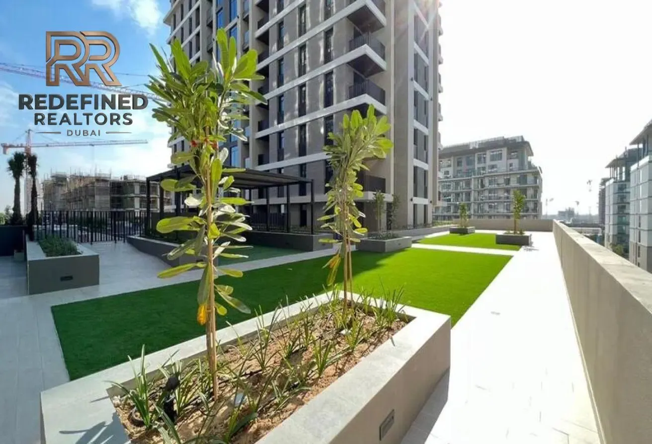 Large Layout | Pool Views |Elegant 1BR