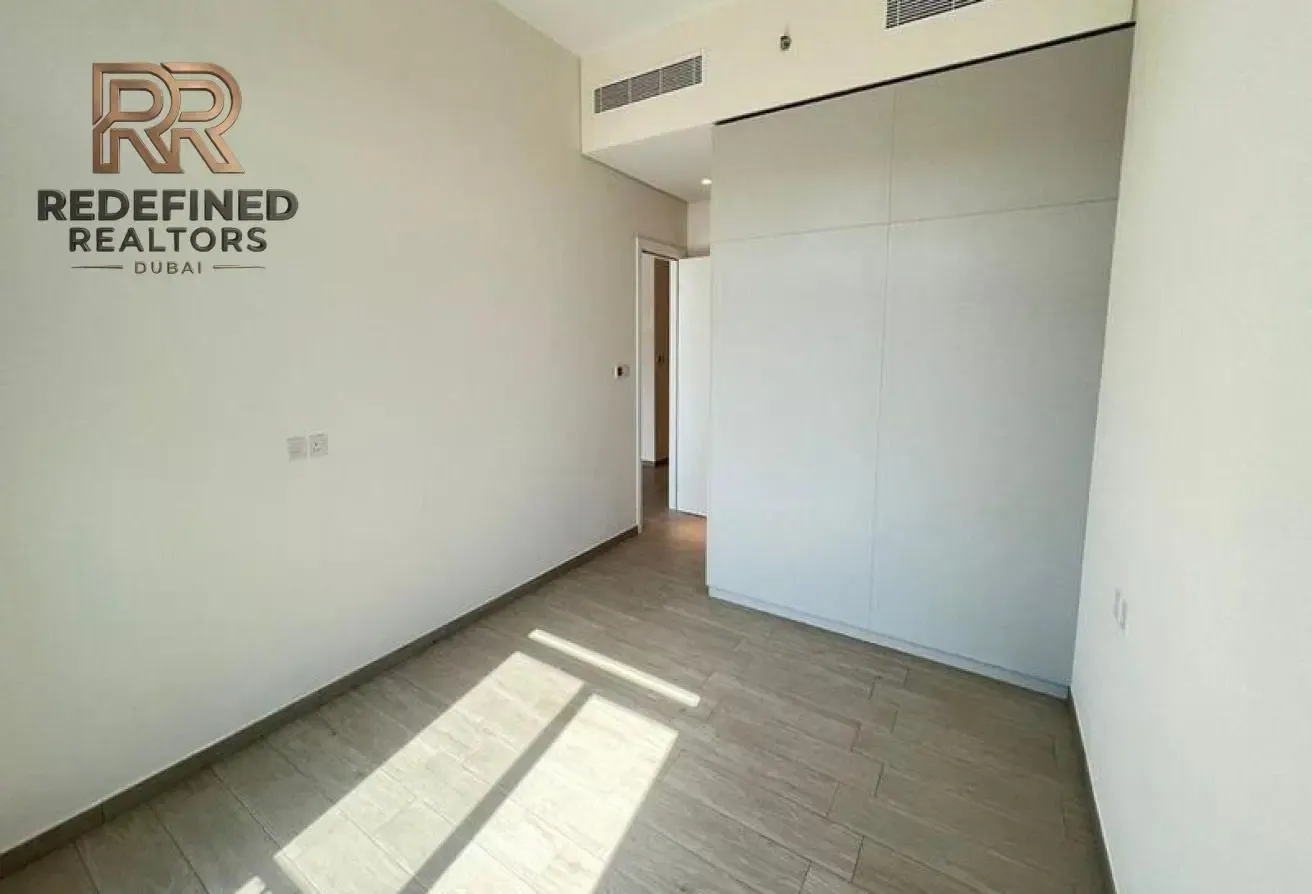 Large Layout | Pool Views |Elegant 1BR
