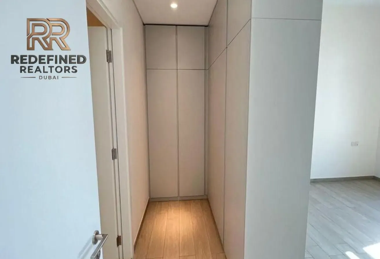 Large Layout | Pool Views |Elegant 1BR