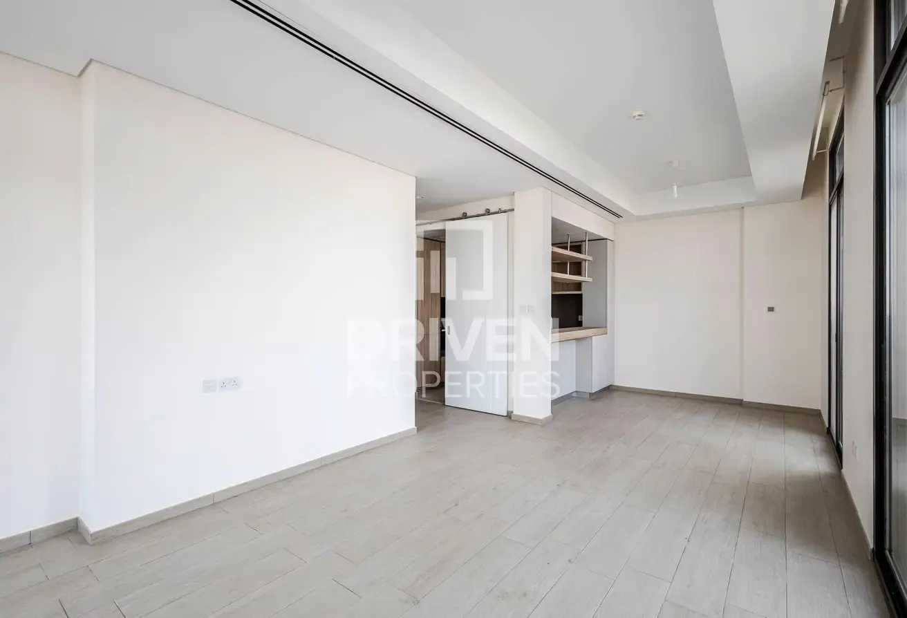 Park View | Bright and Spacious | Mid Floor